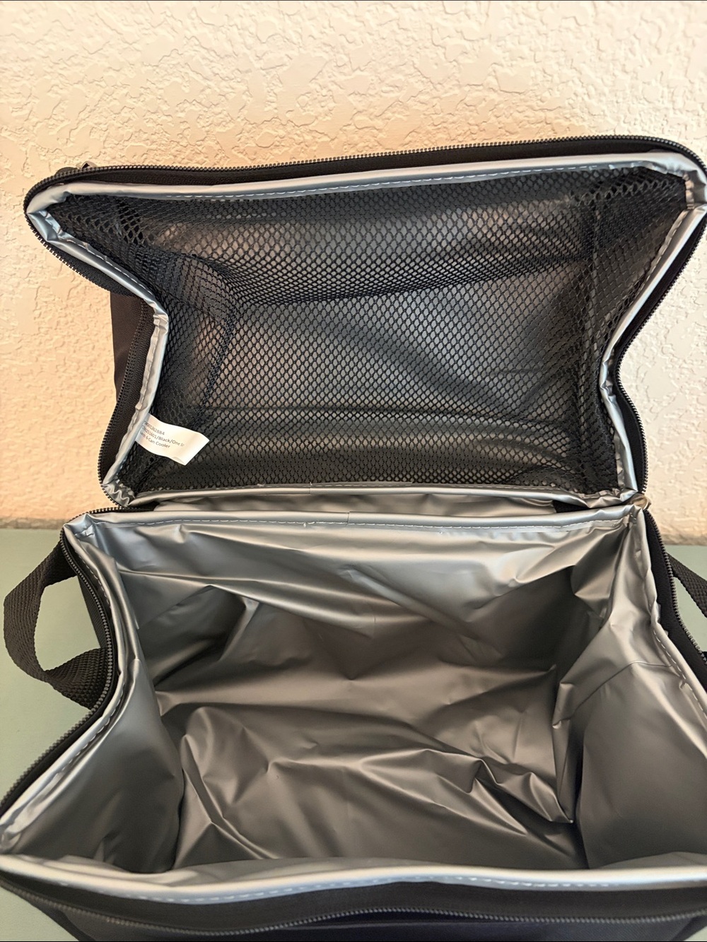 Carhartt Black Insulated Lunch Cooler Bag with Shoulder Strap - Picture 6 of 8